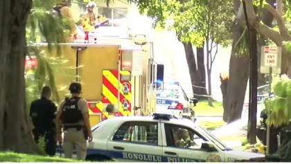 Dos policías mueren por tiroteo en Hawai; la casa del agresor terminó en llamas