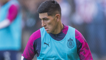 ¡Oficial! Víctor Guzmán dejó de ser jugador de Chivas... sin debutar