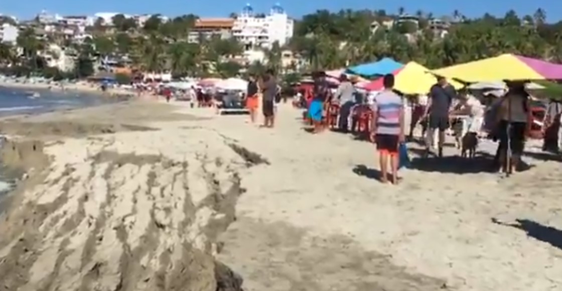 La arena se hundió en la playa Marinero, en Puerto Escondido