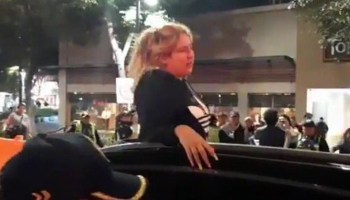 Lady Cadillac: Mujer en estado de ebriedad invade obras del Metrobús para protestar