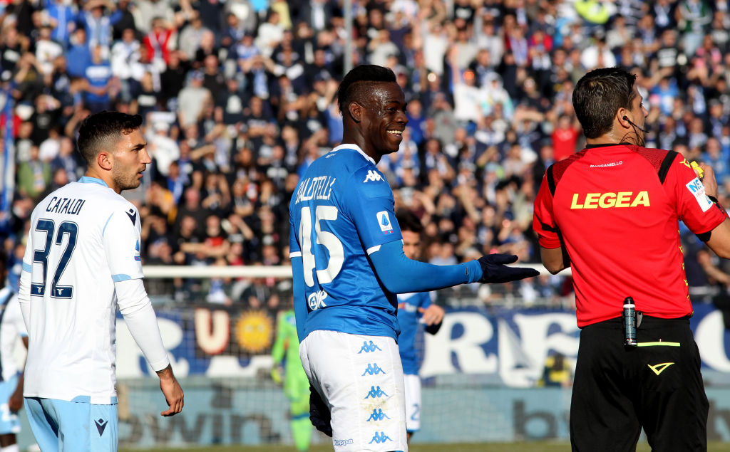 Balotelli volvió a ser víctima de racismo; Brescia vs Atalanta fue detenido por algunos minutos