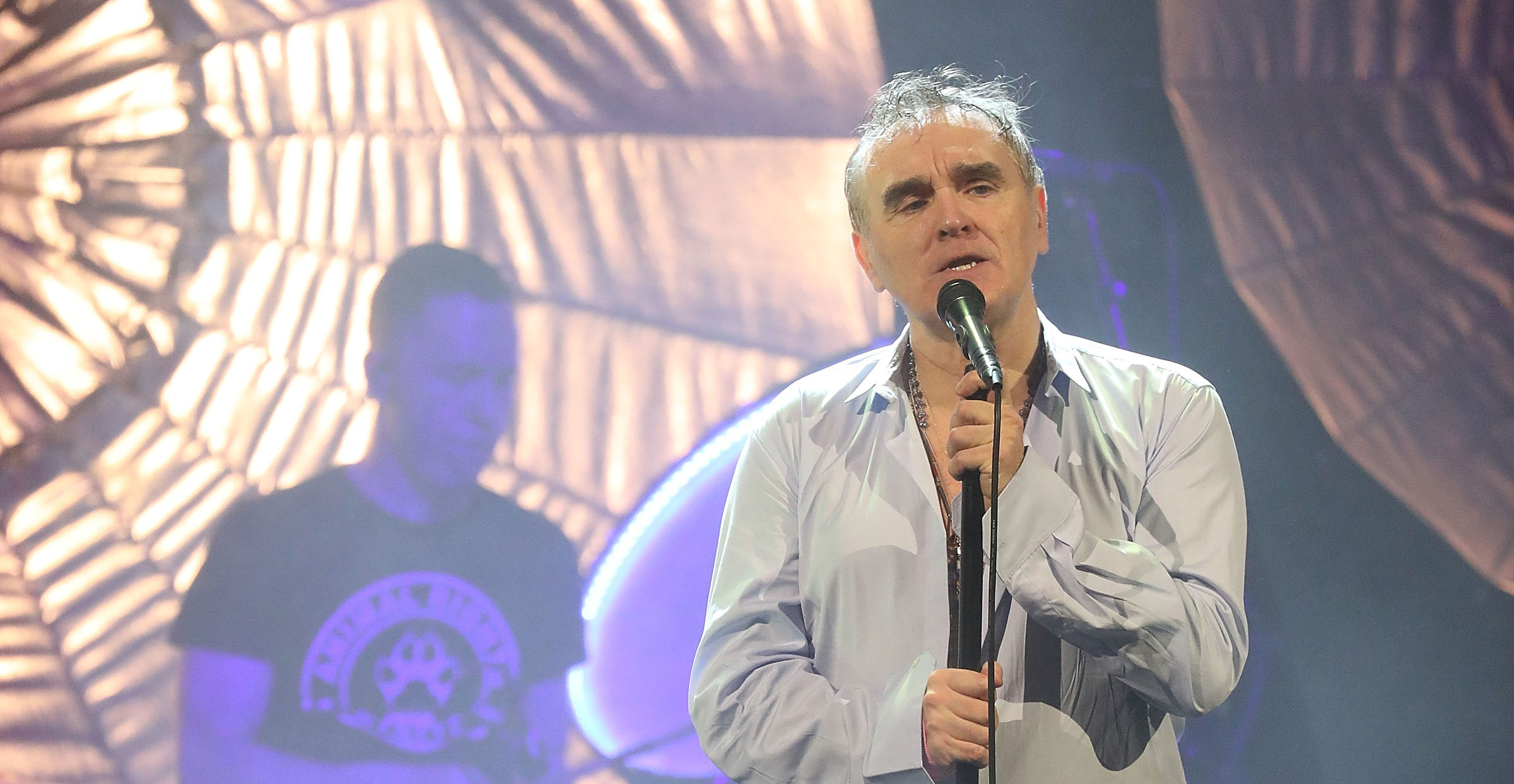 Morrissey libera nueva canción 'Bobby, Don’t You Think They Know?' de su próximo disco