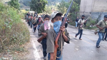 Niños son entrenados para defender a sus comunidades en Guerrero
