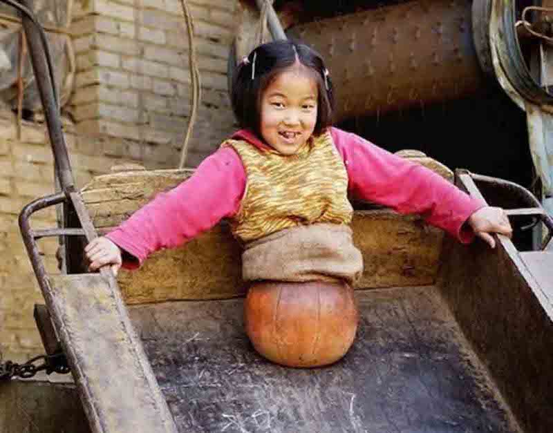 La estremecedora historia de Qian Hongyan, ‘la niña pelota’