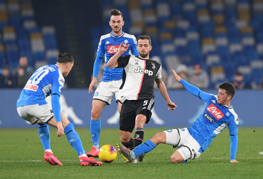 ¡Al centro no! Napoli derrotó a la Juventus tras error en el rechace de Szczesny