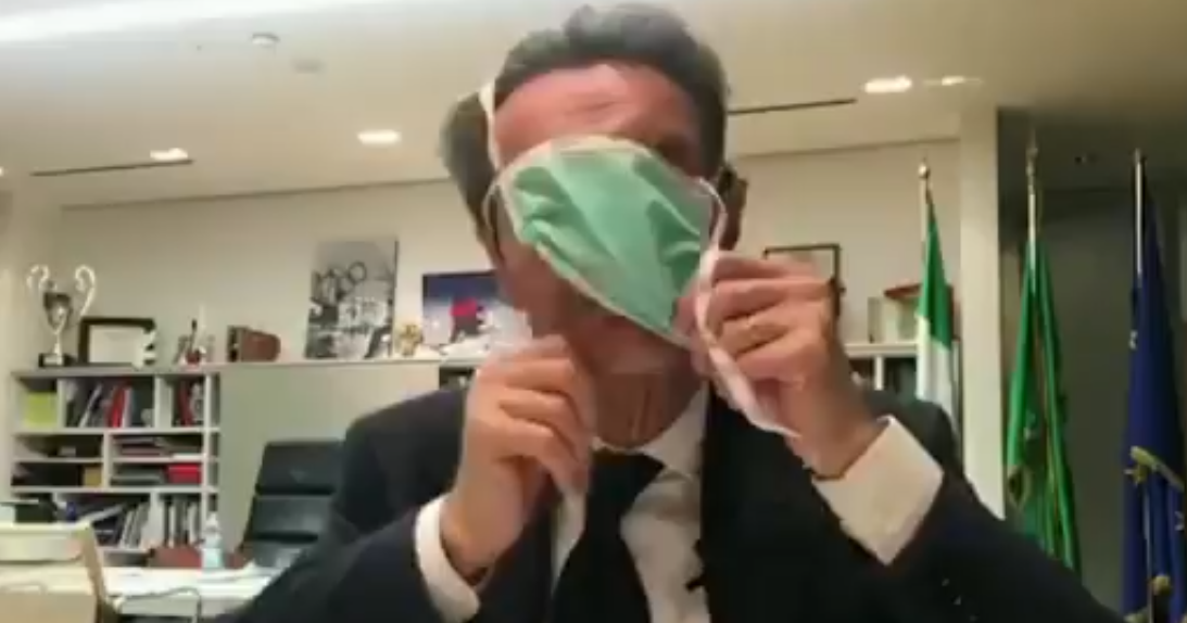 Y en la nota idiota del día: Político italiano no supo ponerse un cubrebocas en pleno video