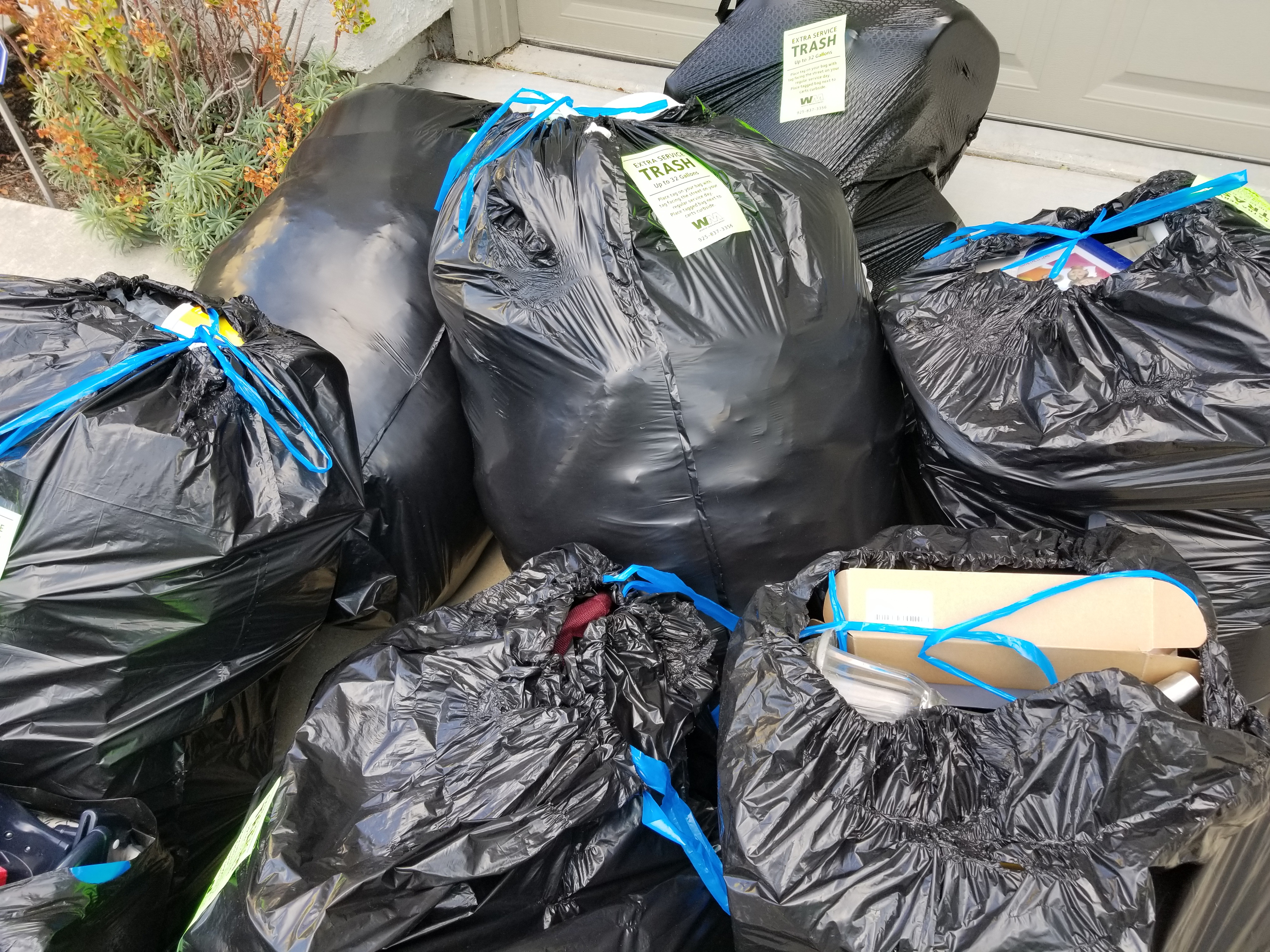 Abandonan cadáver de una mujer en Tlalnepantla al interior de una maleta