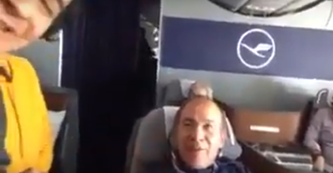 "Que le vaya bien en la cárcel"; Ciudadano confrontó a Felipe Calderón en pleno vuelo