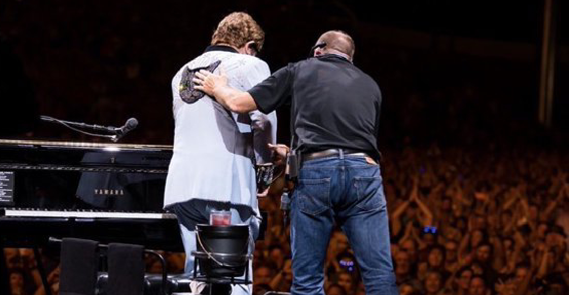 Por neumonía y entre lágrimas, Elton John abandonó concierto en Nueva Zelanda