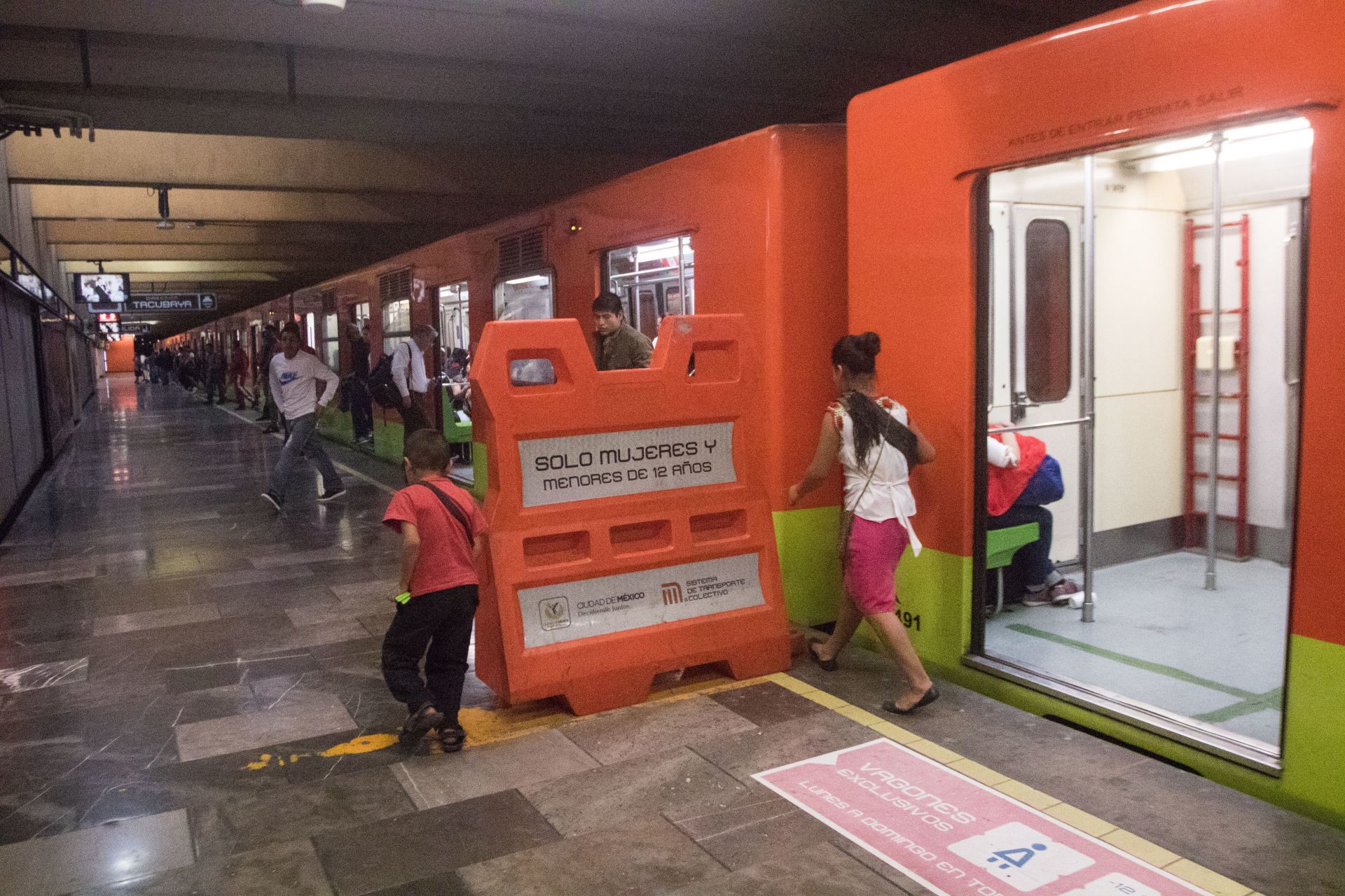 Va diputada de MORENA por arresto a quien invada vagones exclusivos del metro