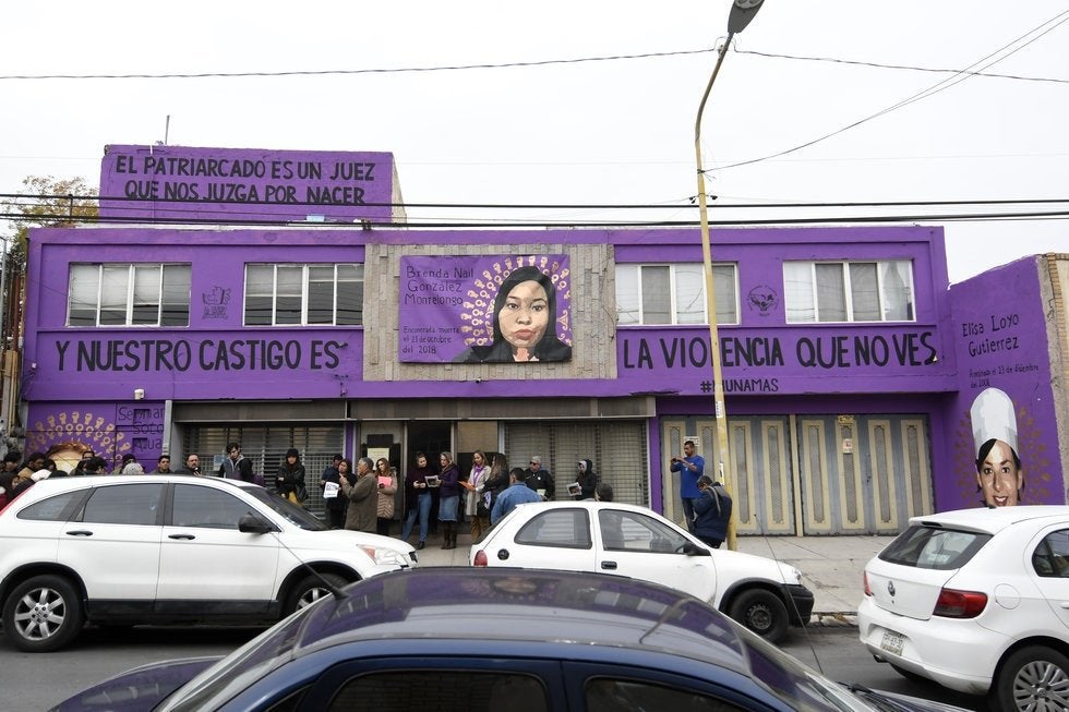 Prioridades: Alcalde de Saltillo sanciona a mujer por mural de feminicidios que se pintó en su casa