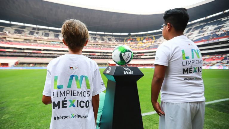 ¡Aprende Premier League! Niños salen con jugadores en la Liga MX sin pagar ni un peso