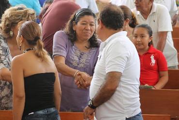 saludo-paz-misa-iglesia