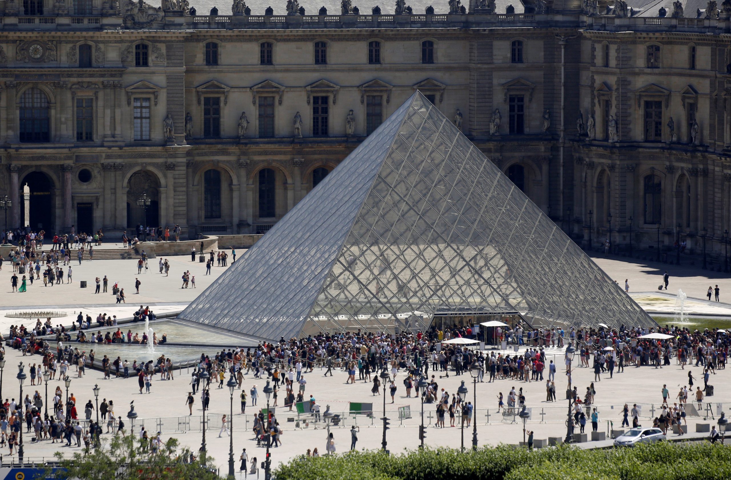 Como precaución frente al coronavirus, Museo de Louvre cerró sus puertas
