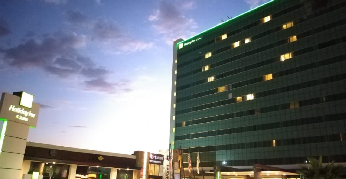 Hoteles de León iluminan la ciudad con corazones para enviar mensaje de apoyo
