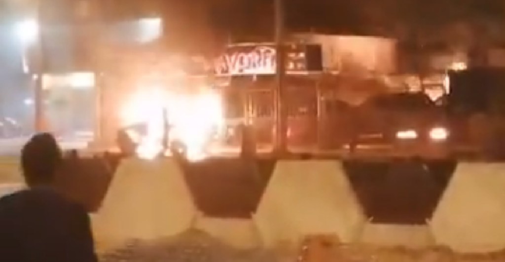 Noche de terror en Celaya: Atacan taquerías e incendian vehículos simultáneamente