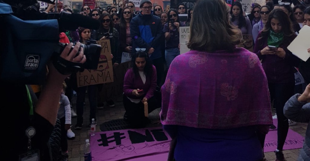 Compatriotas protestaron en embajada de México en EUA por feminicidios