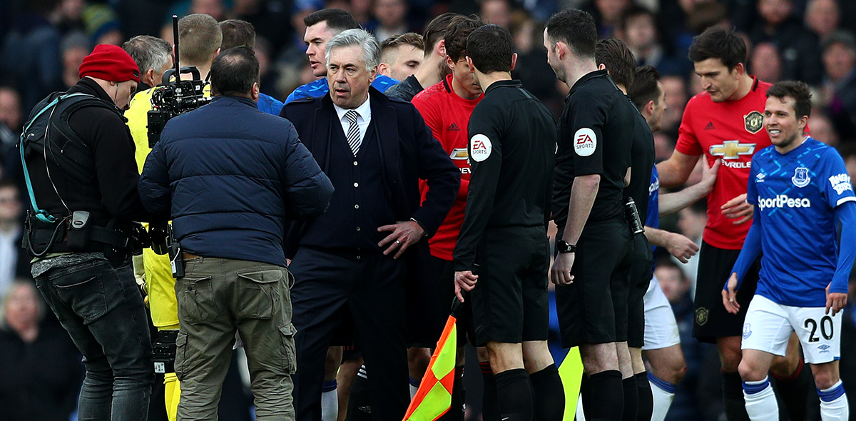 Hasta nuevo aviso: La Premier League prohibió a los jugadores y árbitros darse la mano