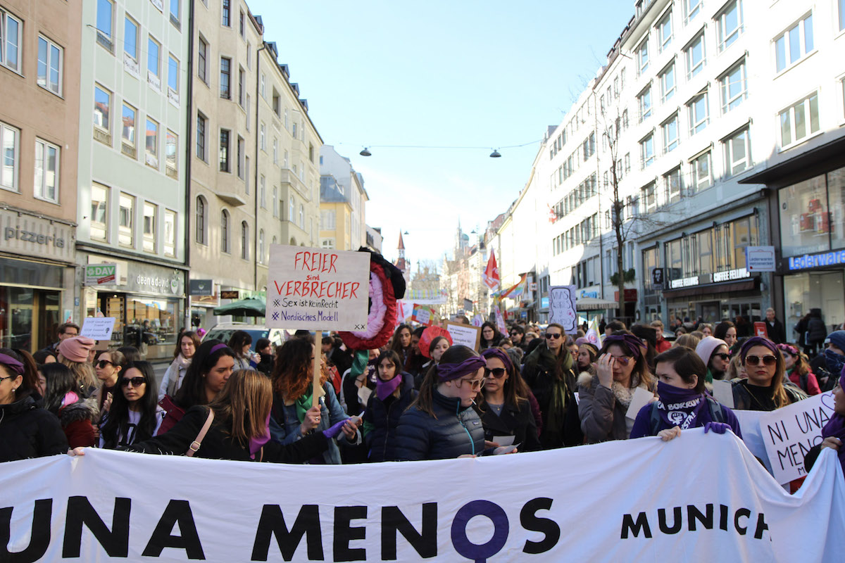 Alemania-8M-protesta-mujeres-mexicanas