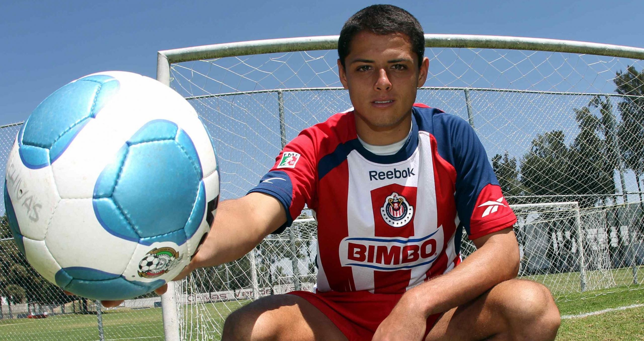 Todo se derrumbó... 'Chicharito' confesó que nunca prometió retirarse en Chivas 💔