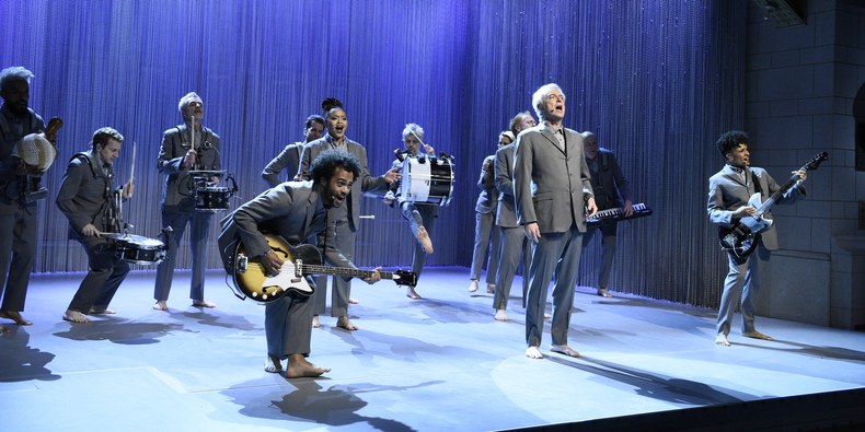 David Byrne volvió a presentarse en SNL tras más de 30 años