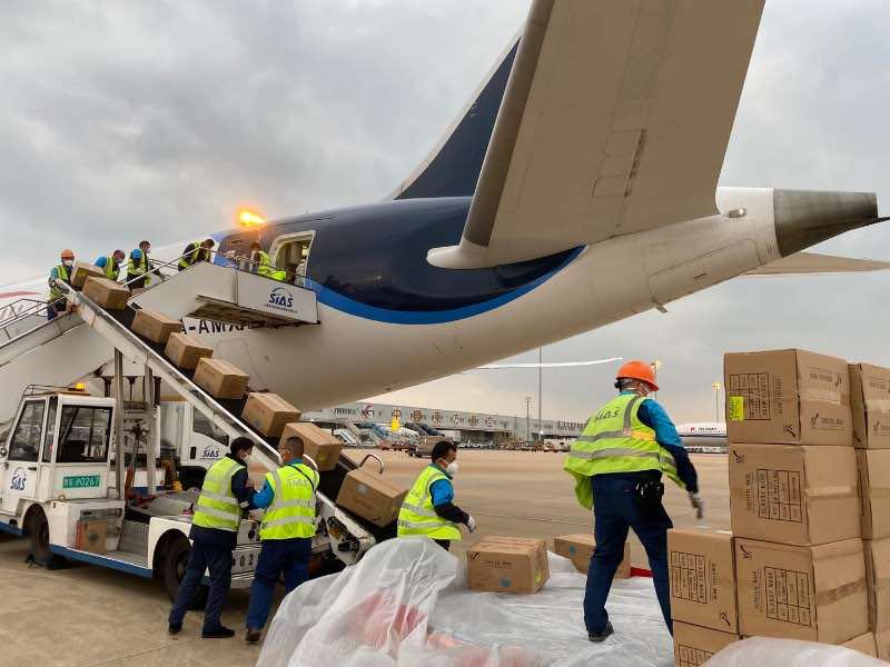 Llega a México nuevo cargamento de equipo médico desde China para combatir al coronavirus