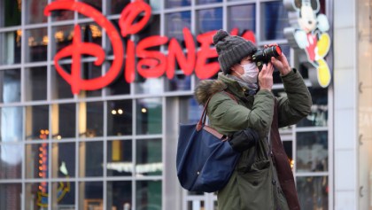 Por crisis de coronavirus, Disney World dejará de pagar sueldo a 43 mil empleados