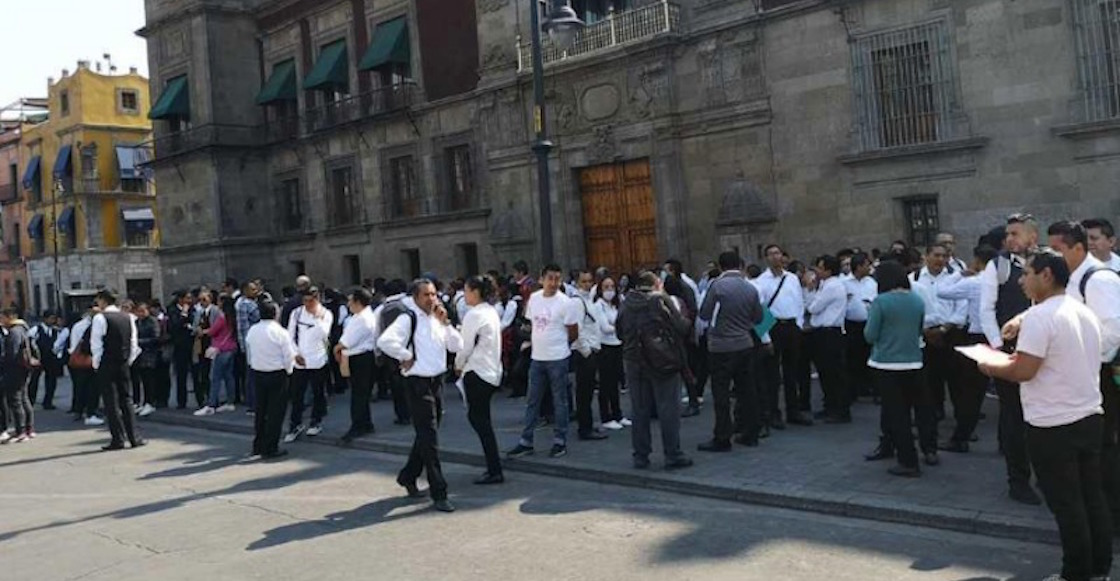protesta-meseros-coronavirus-amlo-palacio-nacional