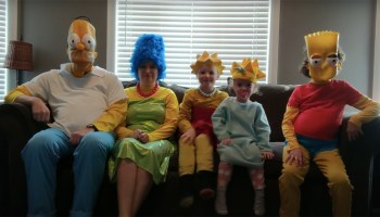 D'oh! Familia aburrida por la cuarentena graba intro de 'Los Simpson'