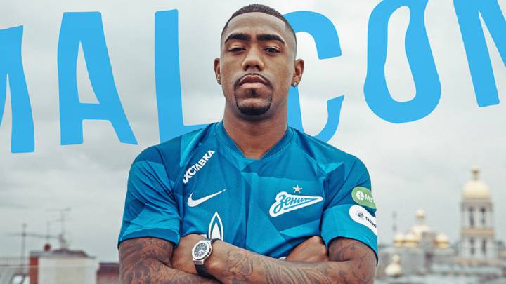 Dron le entregó el premio de ‘jugador del mes’ a Malcom acompañado de ‘Susana Distancia’