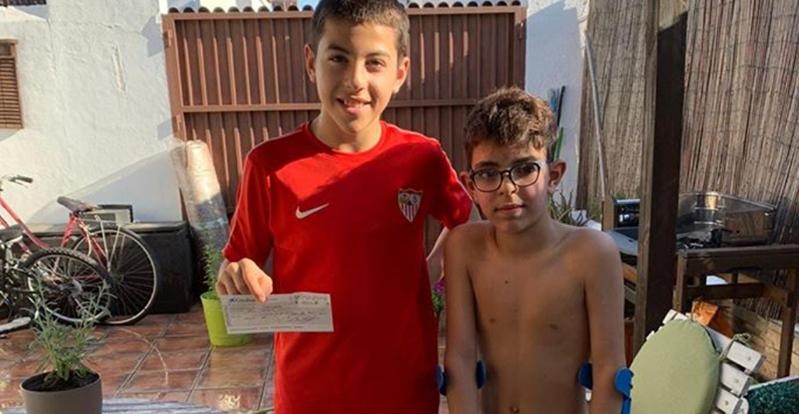 Amistad nivel: Niño que juega en el Sevilla regaló su beca de mil euros para que su amigo sea operado
