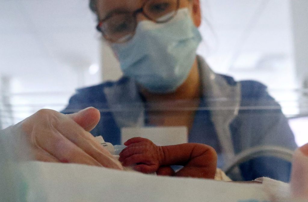 Bebé es hospitalizado por coronavirus en SLP; investigan posible contagio a través de leche materna