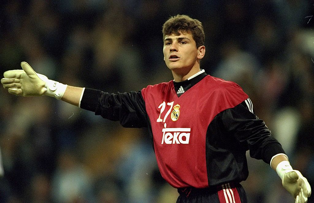 Porteros legendarios: Iker Casillas, el arquero de los "cuatro dedos" que superó el despreciado del Bernabéu