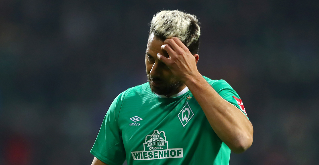 Aíslan a jugador del Werder Bremen a un día de la reanudación de la Bundesliga; sospechan de Claudio Pizarro