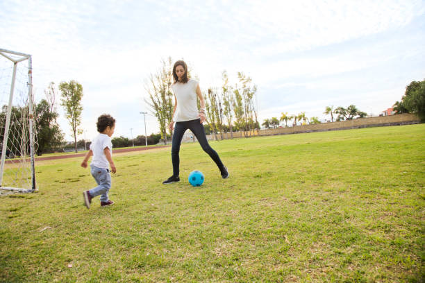 5 cosas que seguramente ha hecho tu mamá cuando va a verte jugar futbol