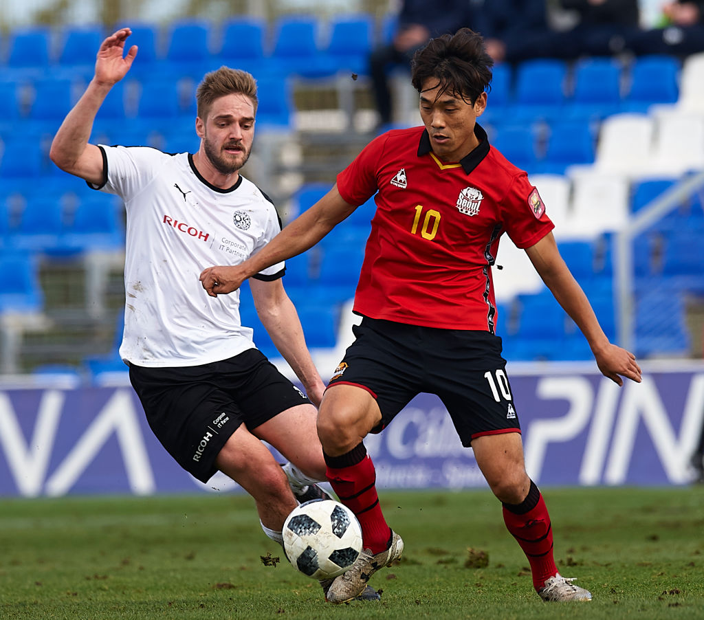 Club coreano pidió disculpas por poner muñecas sexuales en las gradas como aficionados