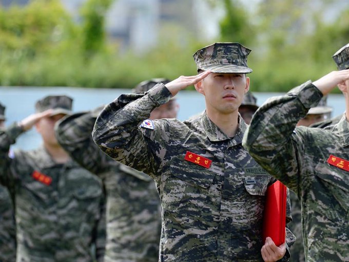 Heung Min Son libera con honores el servicio militar en Corea del Sur