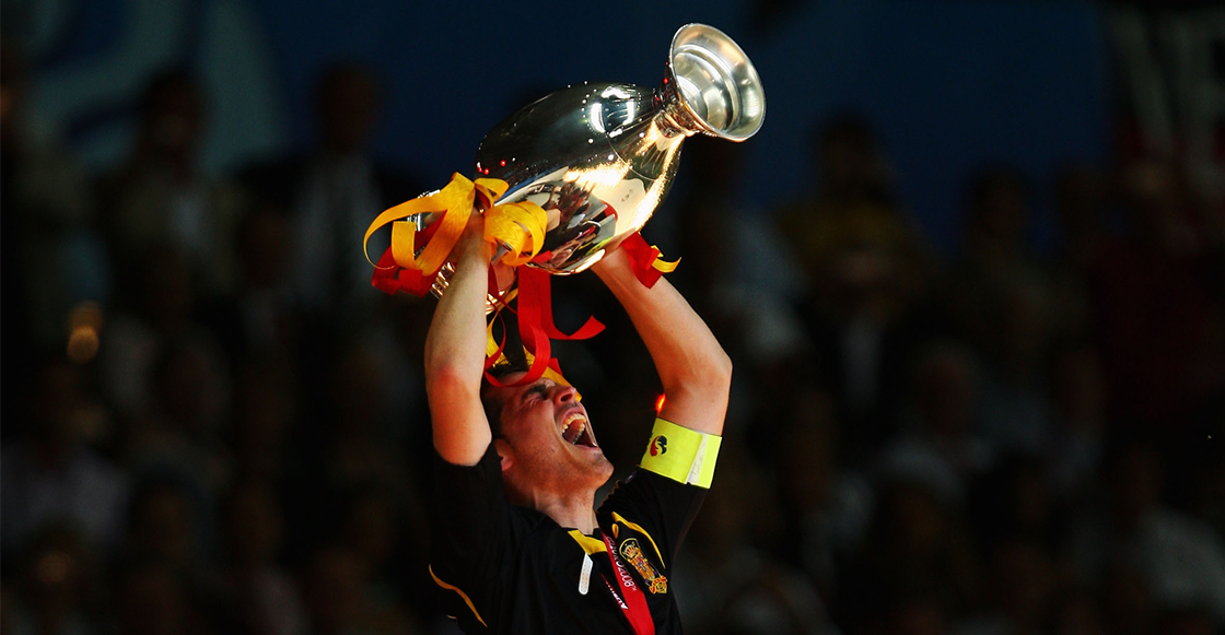 Porteros legendarios: Iker Casillas, el arquero de los "cuatro dedos" que superó el despreciado del Bernabéu