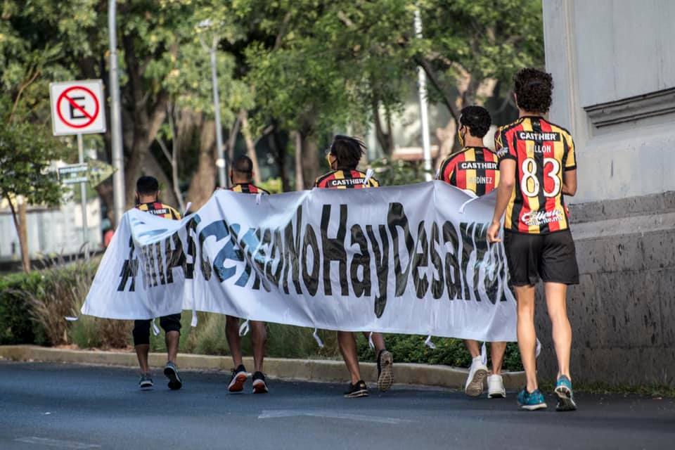 Jugadores de Leones Negros se manifiesta en las calles por desaparición del ascenso