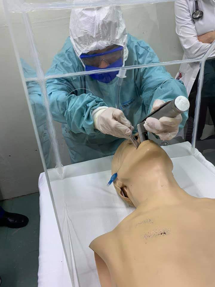 práctica-intubacion-texcoco-equipo-proteccion-hospital práctica-intubacion-texcoco-hospital