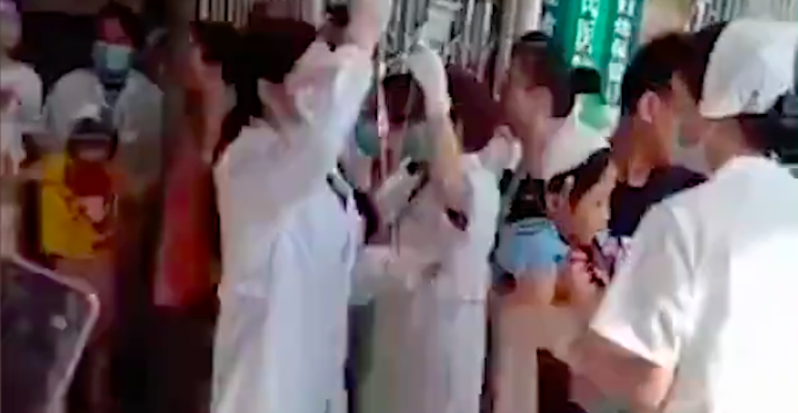 China-ataque-escuela-ninos-cuchillo-heridos-lesionados-03