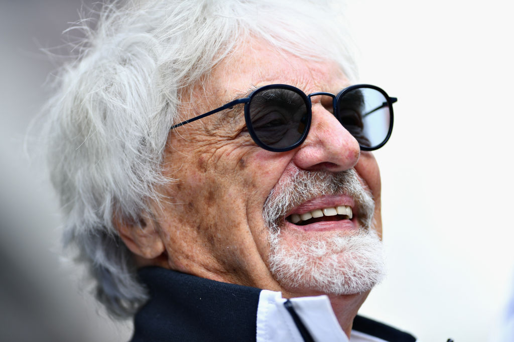 Hamilton se va contra declaraciones de Ecclestone, quien asegura que "lo negros son más racistas"