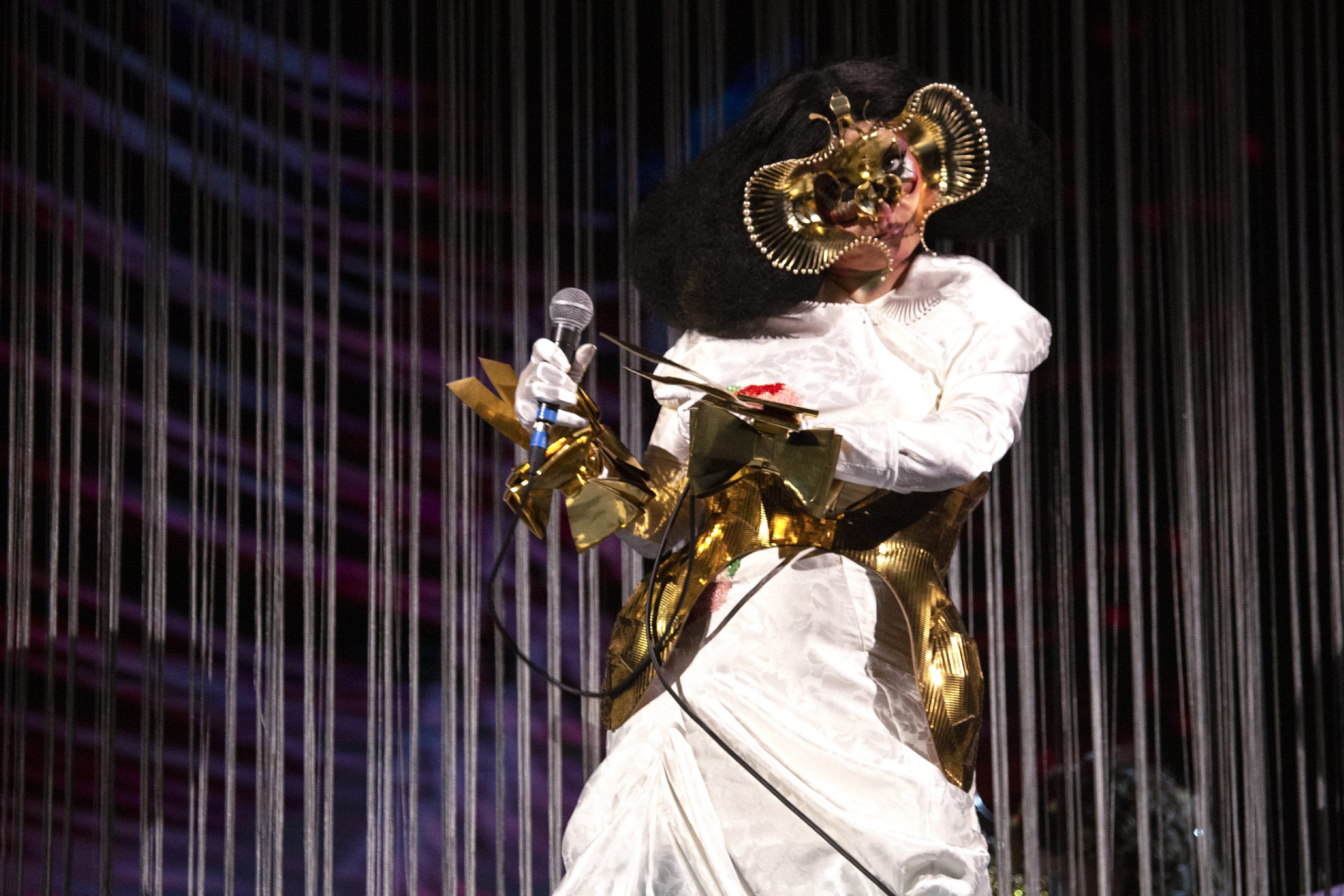 ¡Björk regresará a los escenarios dando tres conciertos con público en vivo!
