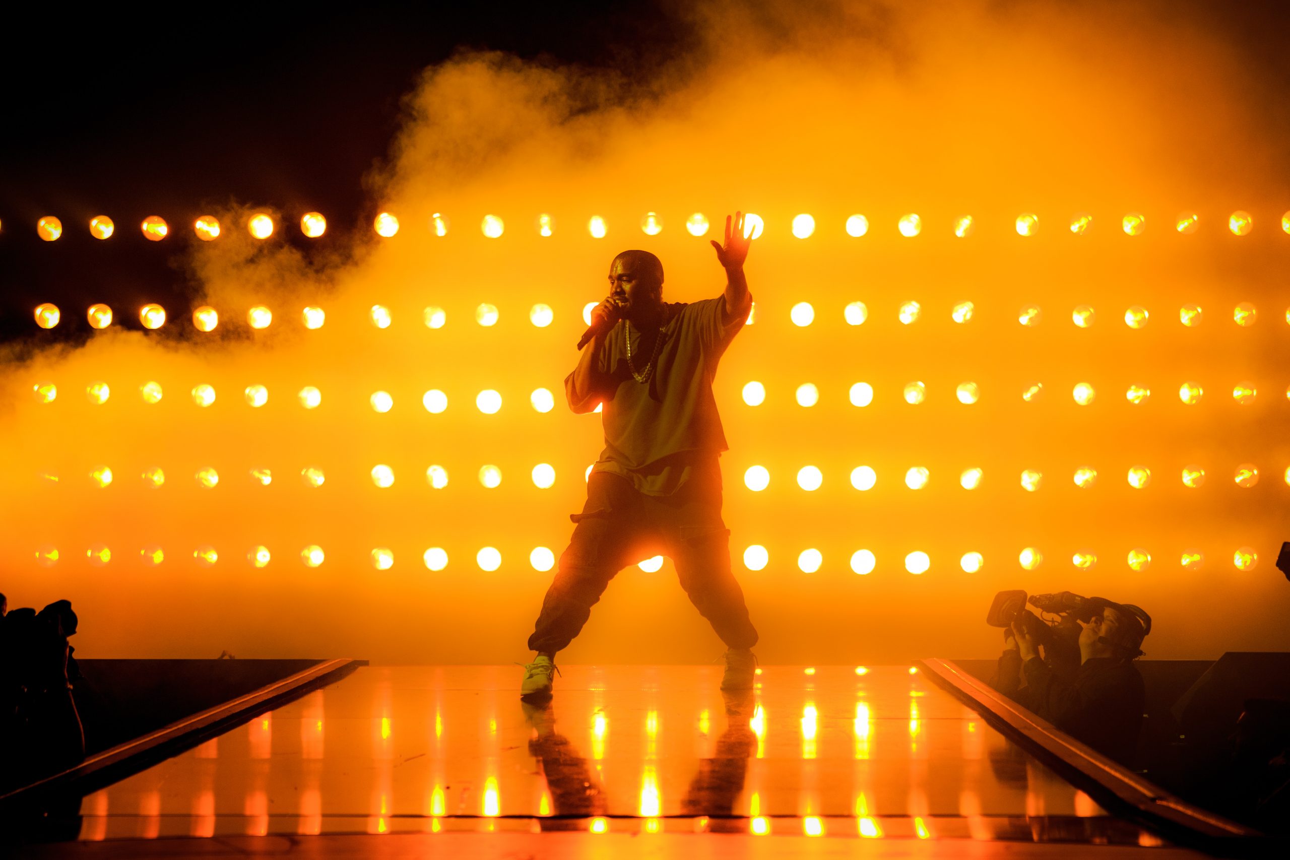 Guess whos back: Kanye West estrena una rola llamada "Wash Us in the Blood"