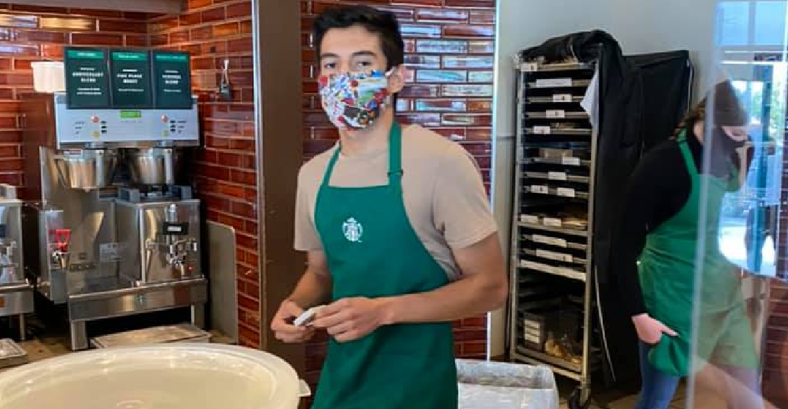 Empelado de Starbucks se niega a atender a mujer sin subrebocas
