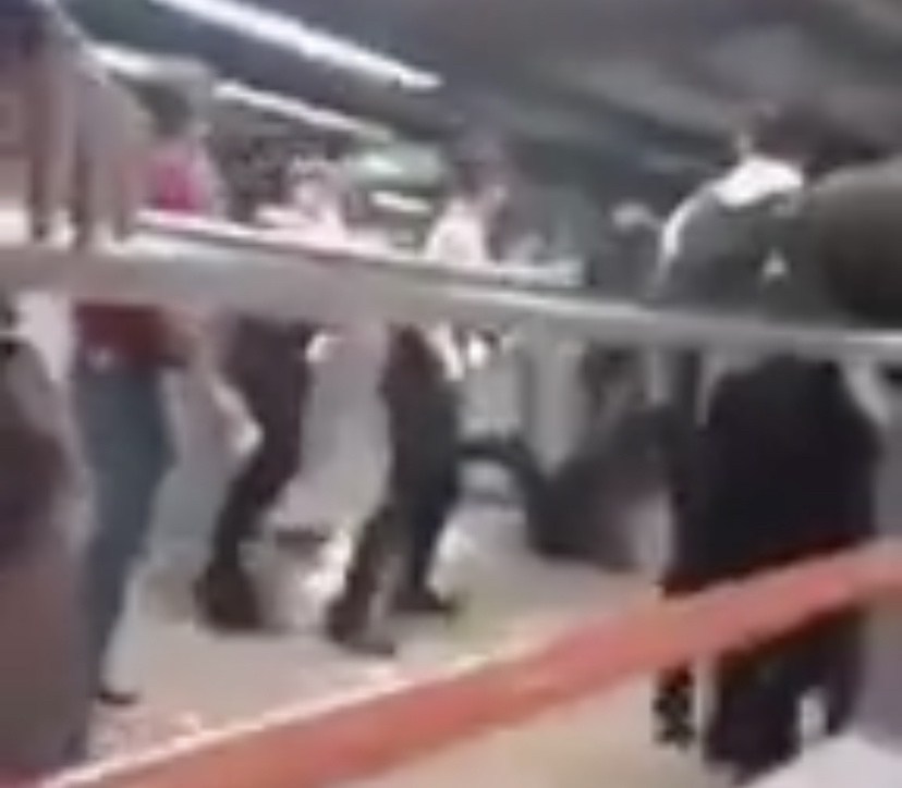 Sin límite de tiempo: Policías y vagoneros se agarran a golpes en el Metro CDMX