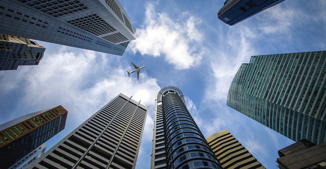 rascacielos-avion-ciudad-país-inversión