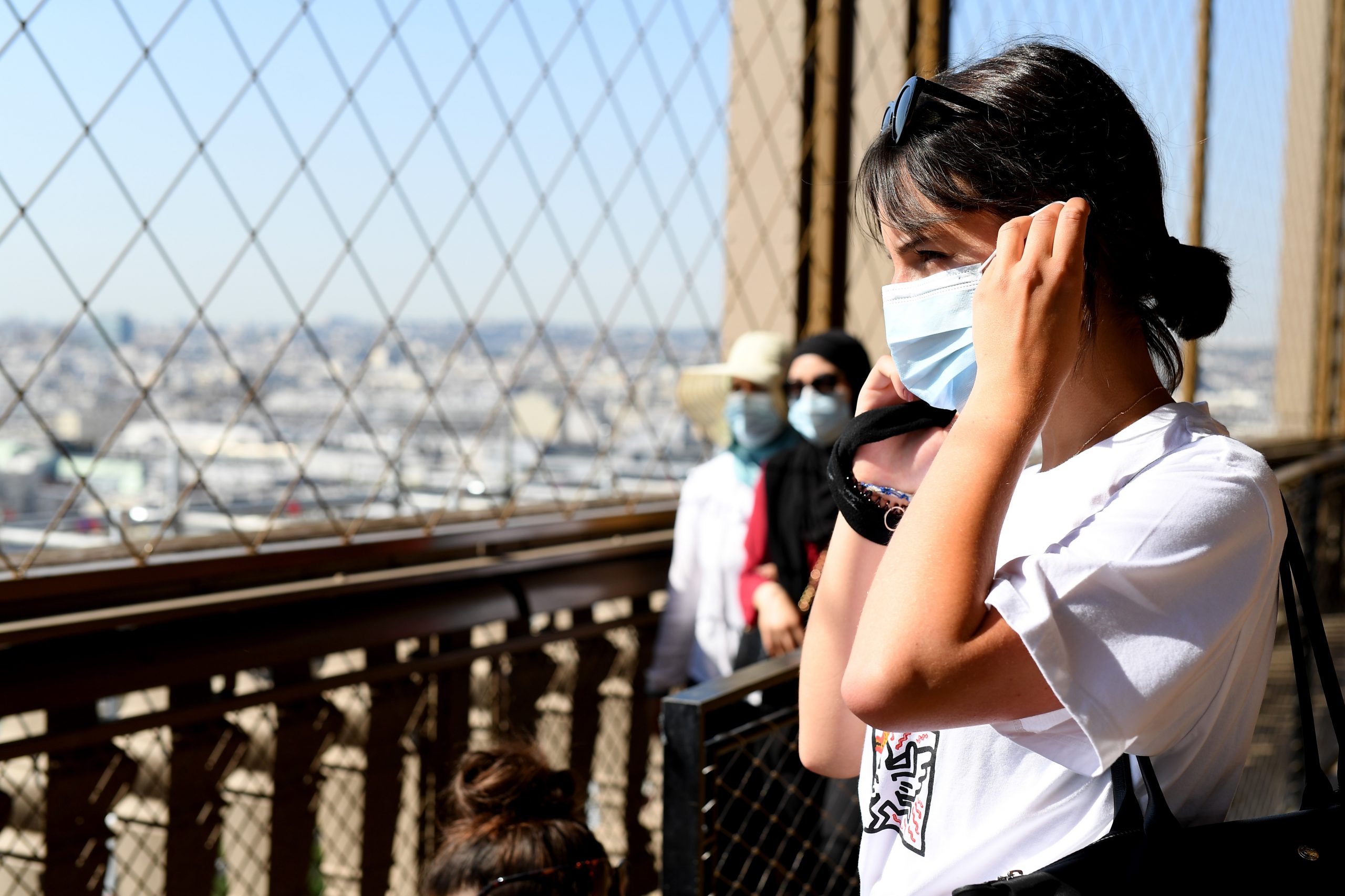 La Torre Eiffel reabre sus puertas tras casi tres meses de cierre