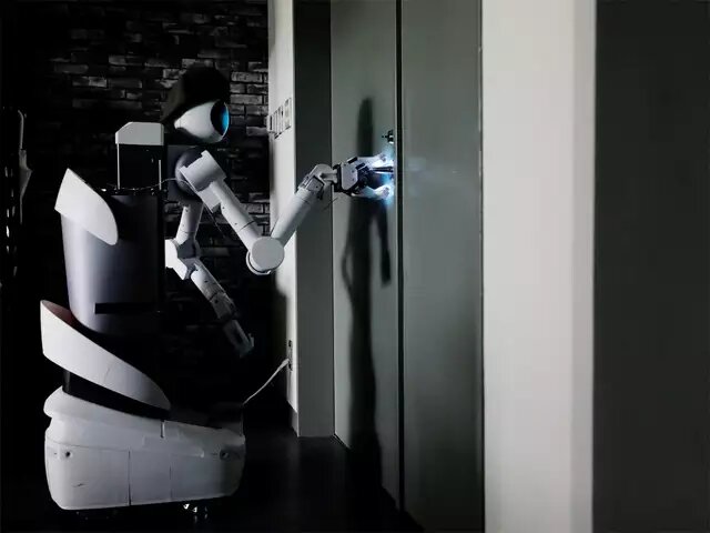 “Ugo”, el robot japonés que aniquila el COVID-19 con luz ultravioleta 