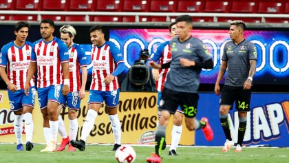 Macías y Angulo le dan a Chivas el Clásico Tapatío de la Copa por México